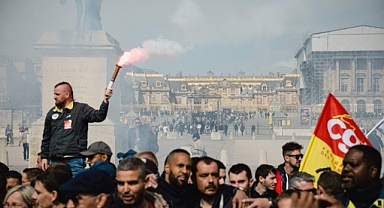 Fitch Makronla aynı fikirde değil: Fransa'nın Kredi Notu DÜşürüldü