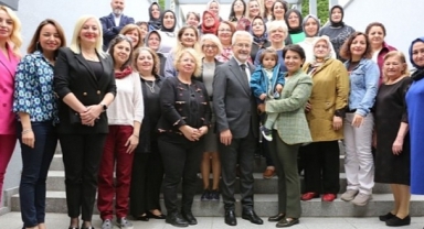 Başkan Erdem, 33 mahalle kadın derneği başkanıyla buluştu