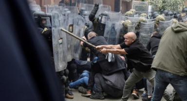 KOSOVA’DA GERGİNLİK TIRMANIYOR