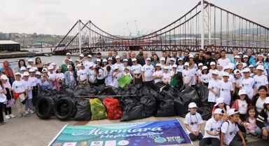 Bandırma'da derinlemesine kıyı temizliği... 1 saatte 780 kilogram atık çıktı