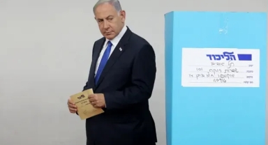 İSRAİLLİLER YARIMDA OLSA DEMOKRASİLERİNİ SAVUNMAKTAN VAZ GEÇMİYOR 