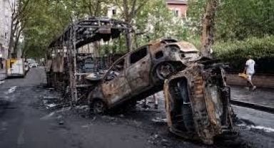 FRANSA: CEZAYİRLİ GENCİN İNTİKAMI IPHONE YAĞMALANARAK ALINDI