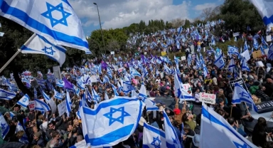 İsrail halkı demokrasi için sokakta