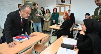 Bursa Büyükşehir Belediyesi Öğrencilere 80 Milyon TL Burs Desteği Sağlıyor