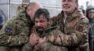 Rus Saldırılarına Karşı Ukrayna'nın Çaresiz Bekleyişi: Mühimmat ve Yardım Eksikliği