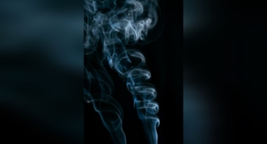 İngiltere'de Tek Kullanımlık Elektronik Sigara Dönemi Sona Eriyor: Yasak 2025'te Yürürlüğe Giriyor