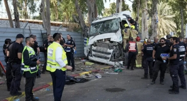  Tel Aviv’de Şok Edici Saldırı: Mossad Karargahı Yakınlarında Kamyonlu Saldırıda Onlarca Yaralı