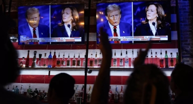 ABD Seçimlerinde Kritik Adımlar: Trump ve Harris Salıncak Eyaletlerde Yarışa Hız Verdi