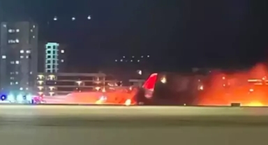 Antalya Havalimanı'nda korku dolu anlar: Uçak piste indi yangın çıktı