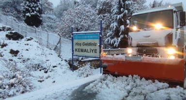 Bursa’da karla mücadele çalışmaları sürüyor