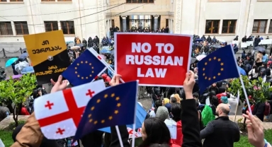 Tiflis Sokakları Ayakta: Gürcistan’da Seçim Sonrası Protestolar Devam Ediyor