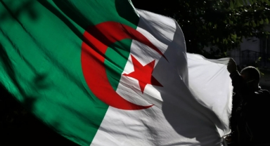 Cezayir-Fransa Krizi Derinleşiyor: 12 Fransız Diplomat Sınır Dışı Edildi