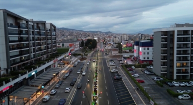 İzmir'in Çiğli İlçesinde Eski Havaalanı Caddesi Yenilenerek Hizmete Açıldı