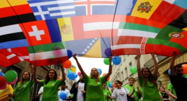 Avrupa Gençliği Demokrasiden Uzaklaşıyor: Otoriter Yönetime Destek Artıyor